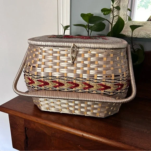 Eaton’s Vintage Woven Sewing Basket with Floral Embroidery and Satin Interior - Picture 5 of 16